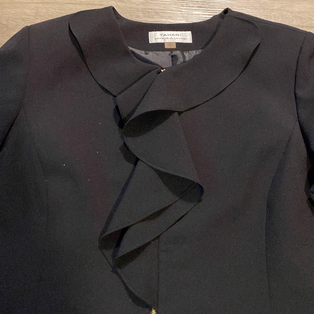 TAHARI Arthur S. Levine you omens black ruffle gold zipper blazer size 18 - Picture 5 of 9